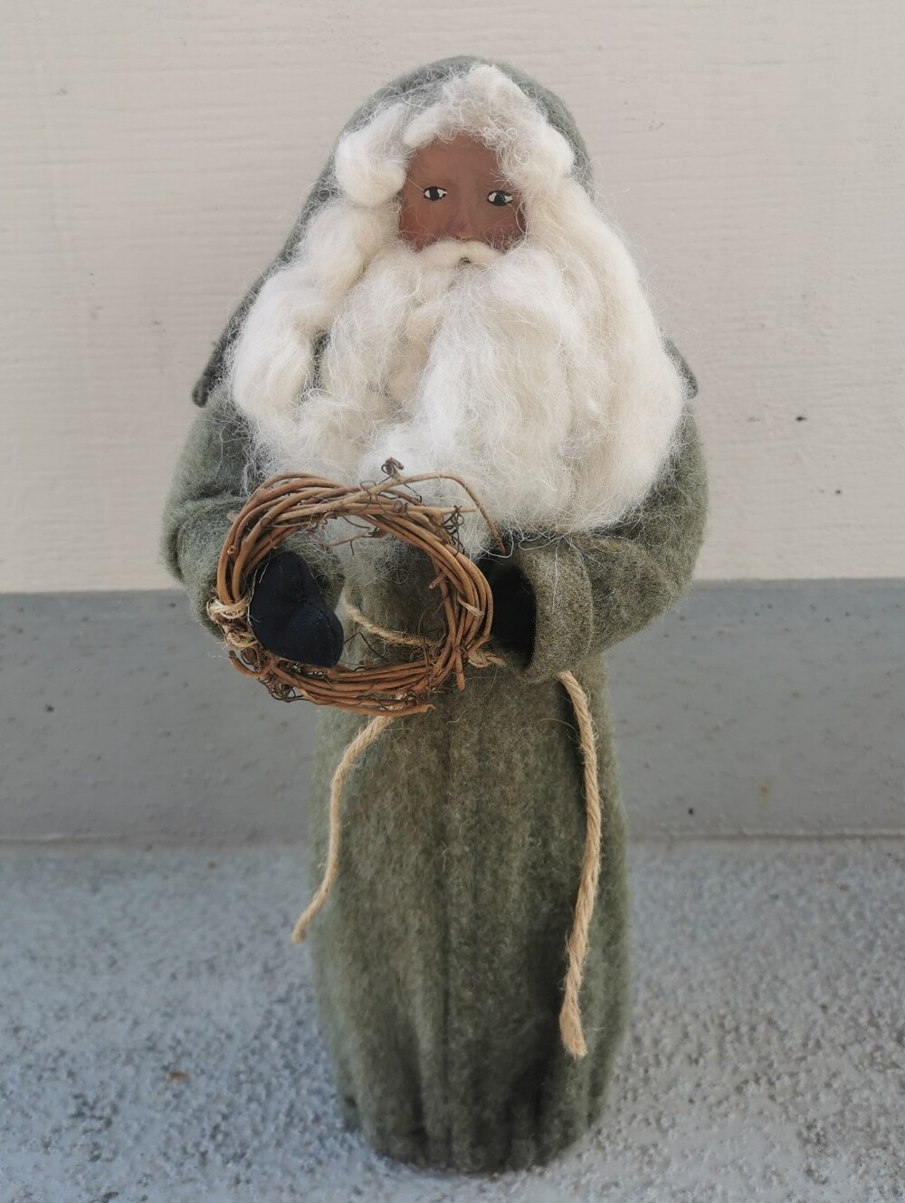 Handmade Primitive Folk Art Santa Claus Figurine – Papier-Mâché Face